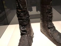 017 Ein Paar Stiefel